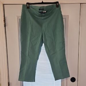 BANDOLINO JEANS "KATIE" 16W - LIKE NEW Teal Color Stretchy Capri